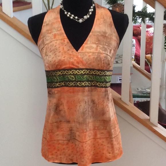 Body Central Tops - 💕Sexy top with open back, NWOT